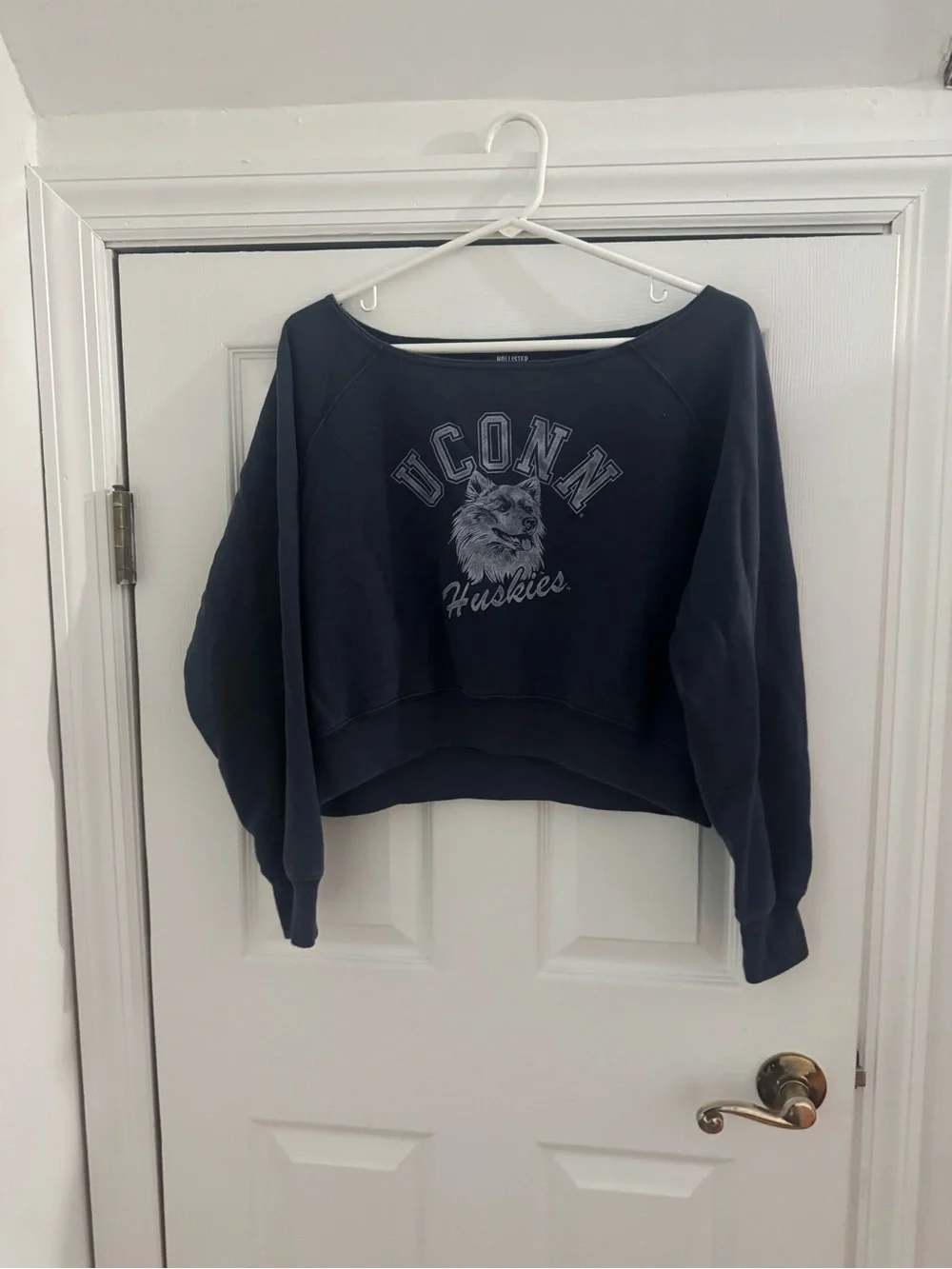 Hollister Navy Off-the-Shoulder UConn Huskies Sweatshirt - Picture 1 of 4